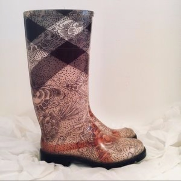 Burberry Ltd Ed Lace Over Signature Check Rainboot - Picture 2 of 8